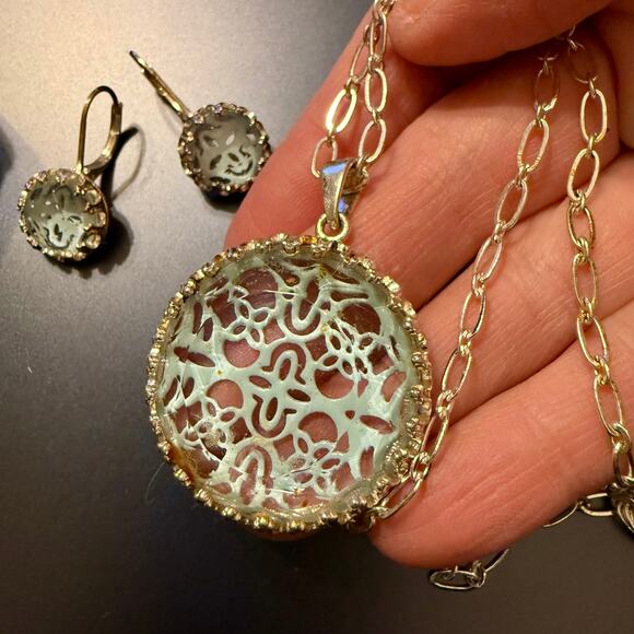 Vintage Avon Blue Lattice Pendant & Earrings Set - Picture 4 of 8